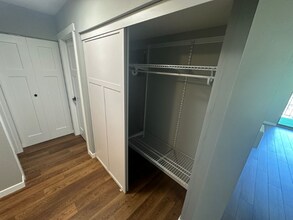 4575 W 80th St Cir, Unit Apt 312 in Minneapolis, MN - Foto de edificio - Building Photo