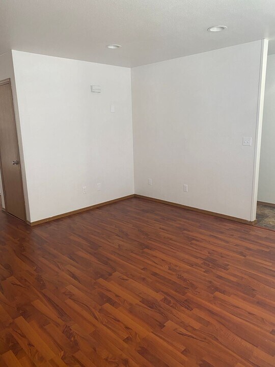 1308 W Lakeside Dr, Unit 1310 W Lakeside Dr in Moses Lake, WA - Building Photo