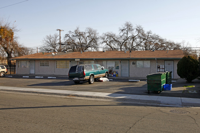 2992 Altos Ave in Sacramento, CA - Foto de edificio - Building Photo