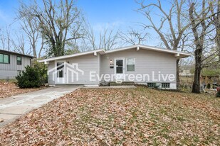 6101 E 148th Ter in Grandview, MO - Building Photo