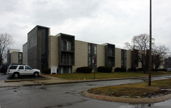 University Park Apartments in Toledo, OH - Foto de edificio - Building Photo