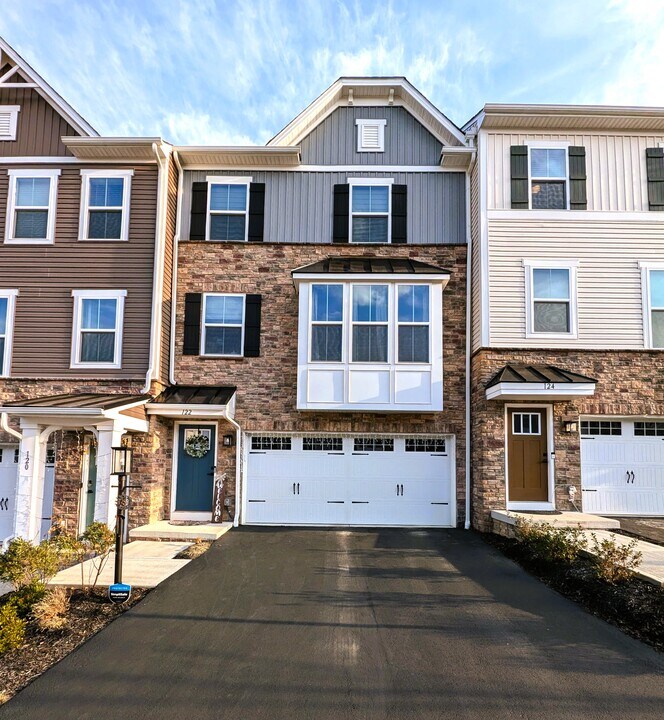 122 Lupine Dr in Seven Fields, PA - Building Photo
