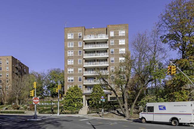 609 Kappock St in Bronx, NY - Building Photo - Building Photo