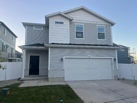 341 N Colonnade Rd in Saratoga Springs, UT - Building Photo