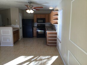 2300 Pomelo Pl NW in Albuquerque, NM - Foto de edificio - Building Photo