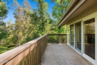 12 Sparrowhawk Ln in Oak Park, CA - Building Photo - Building Photo