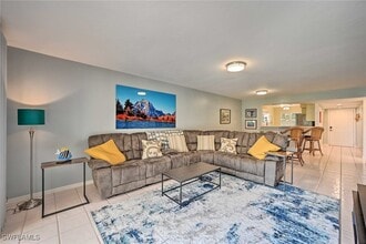320 Horse Creek Dr in Naples, FL - Building Photo - Building Photo