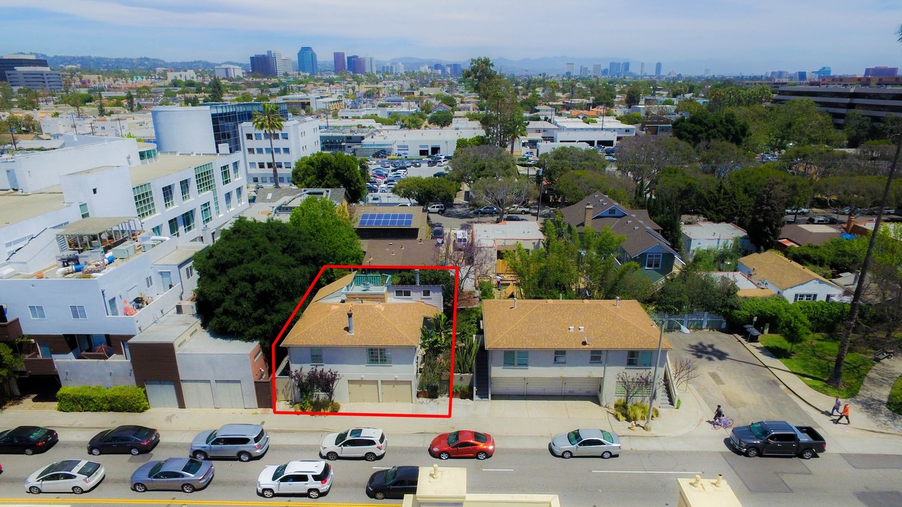 1419 Cloverfield Boulevard in Santa Monica, CA - Building Photo