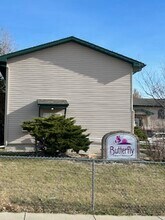 Butterfly Apartments in Rapid City, SD - Foto de edificio - Building Photo