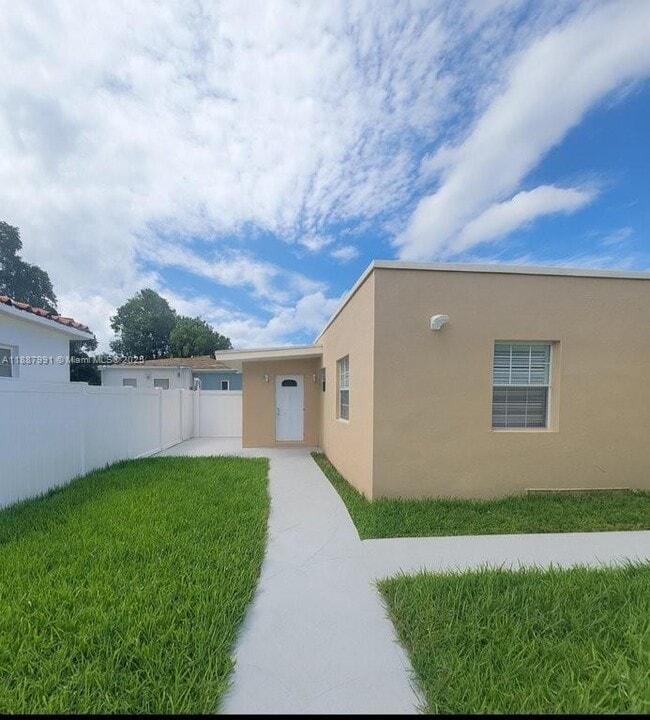 2265 SW 15th St in Miami, FL - Building Photo - Building Photo