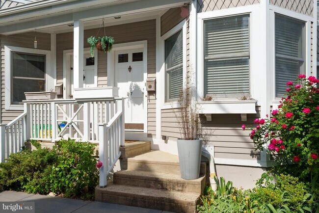 27 Bank St in Princeton, NJ - Building Photo - Building Photo