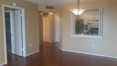 2333 Feather Sound Dr, Unit C-309 in Clearwater, FL - Foto de edificio - Building Photo
