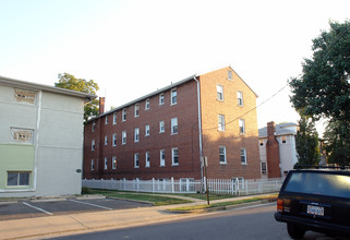 208 E Windsor Ave in Alexandria, VA - Building Photo - Building Photo