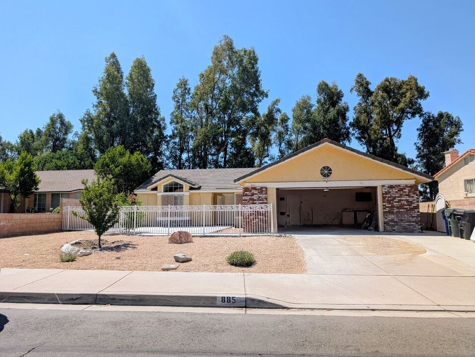 885 W 56th St in San Bernardino, CA - Building Photo