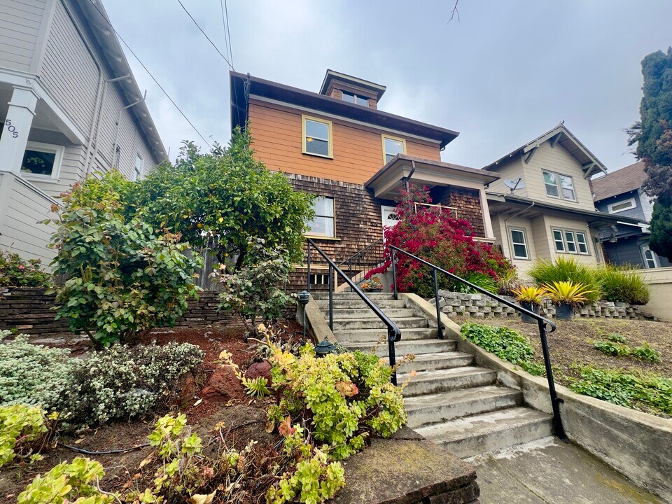 509 Fairmount Ave, Unit B in Oakland, CA - Building Photo