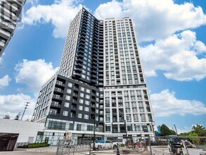 2495 Eglinton Ave W in Mississauga, ON - Building Photo - Building Photo