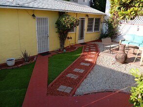 10657 Woodbridge St in North Hollywood, CA - Building Photo - Building Photo