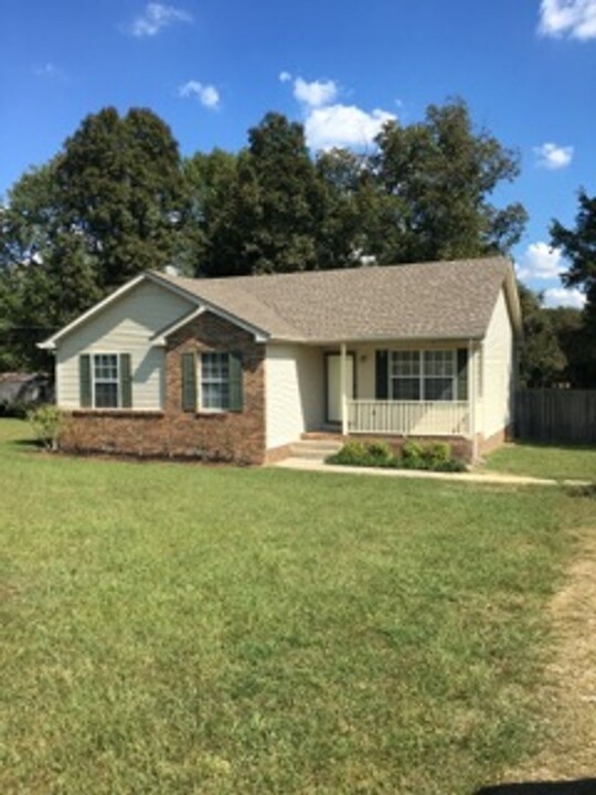 729 Old Shannon Rd in Lebanon, TN - Building Photo