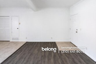 1700 W 43rd St, Unit A in Los Angeles, CA - Foto de edificio - Building Photo
