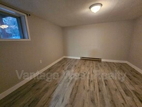 320 Rutland Rd S in Kelowna, BC - Building Photo - Building Photo