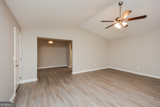 75 Railside Dr in Covington, GA - Building Photo - Building Photo