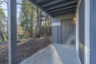 Evanbrook Apartments in Portland, OR - Building Photo - Building Photo