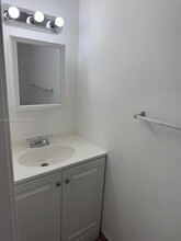 1255 W 53rd St in Hialeah, FL - Foto de edificio - Building Photo