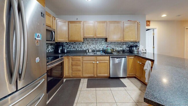 128 Meridian St in Groton, CT - Building Photo - Building Photo