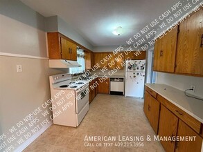 237 Berkshire Ln in Beaumont, TX - Building Photo - Building Photo