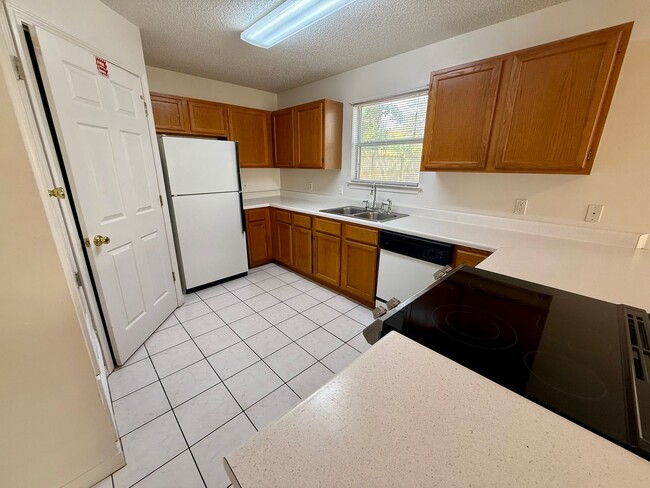 573 Florosa Ct in Mary Esther, FL - Building Photo - Building Photo