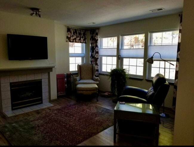 8352 N Village Dr in Hayden, ID - Building Photo - Building Photo