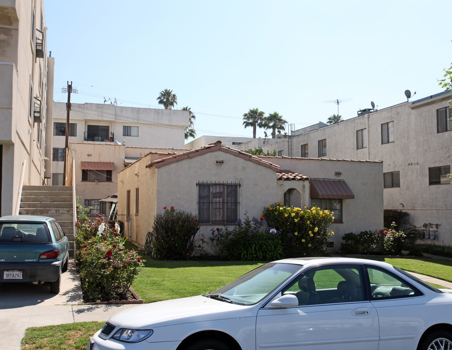 1220 S Saltair Ave in Los Angeles, CA - Building Photo