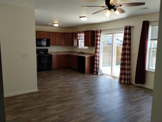 170 Pin Oak Ct in Hollister, MO - Building Photo - Building Photo