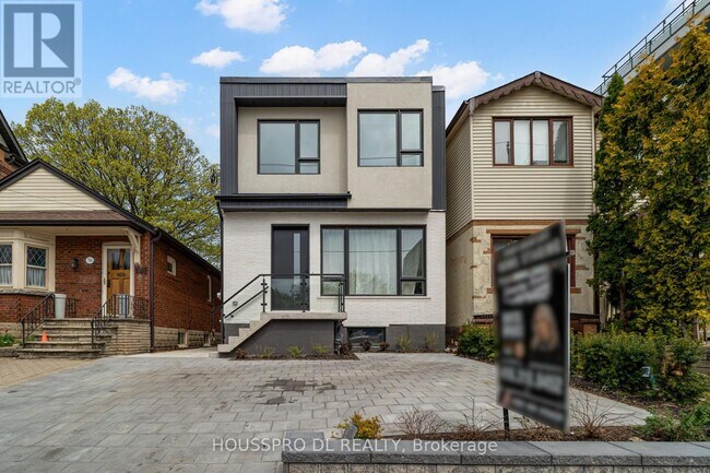 property at 718 Hillsdale Ave E