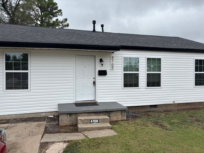 property at 4769 SE 27th St