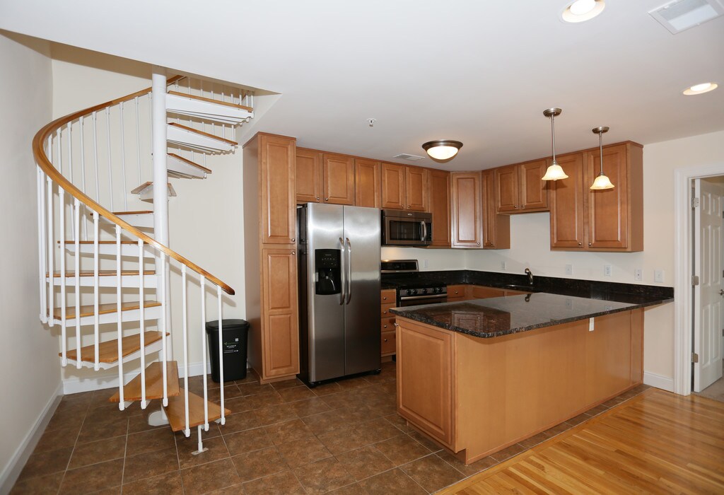 Mariner's Landing Apartments in Edgewater, NJ