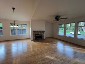 4501 Chardonnay Dr SE in Lacey, WA - Building Photo - Building Photo