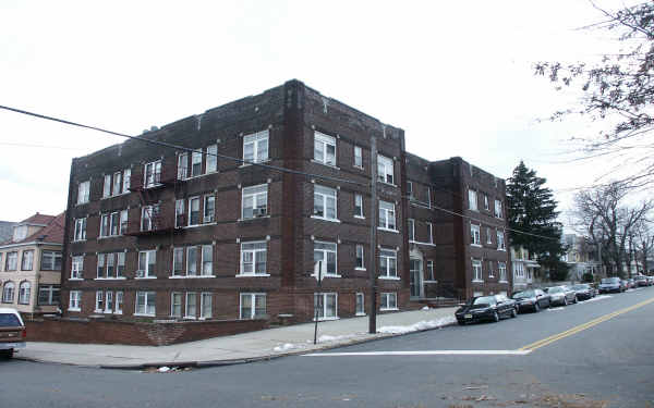 25-27 Westervelt Pl in Passaic, NJ - Foto de edificio