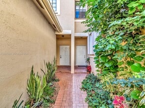 3878 Tree Top Dr in Weston, FL - Building Photo - Building Photo