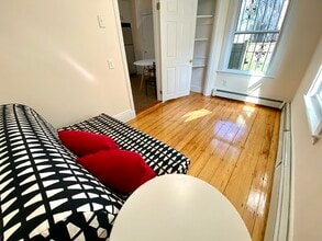 18 Fisk Pl, Unit 1 in Cambridge, MA - Building Photo - Building Photo