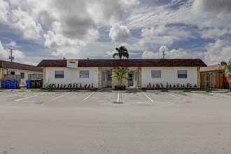 780-790 NE 46th Ct in Fort Lauderdale, FL - Building Photo - Primary Photo