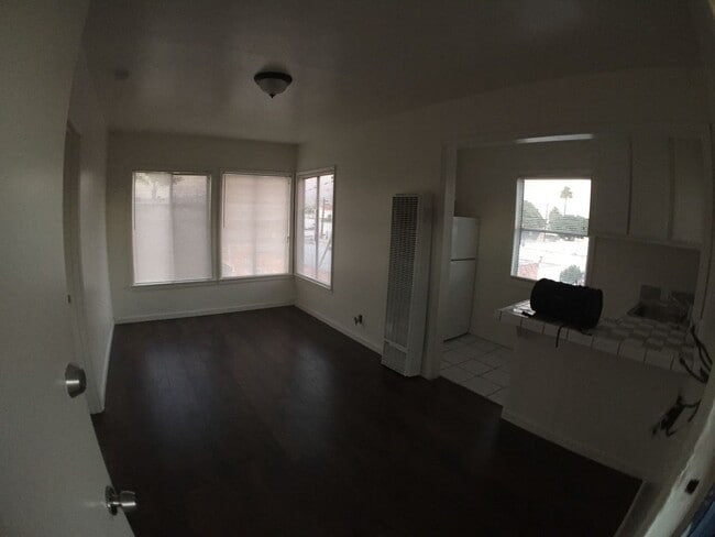 7404 S Western Ave in Los Angeles, CA - Building Photo - Building Photo