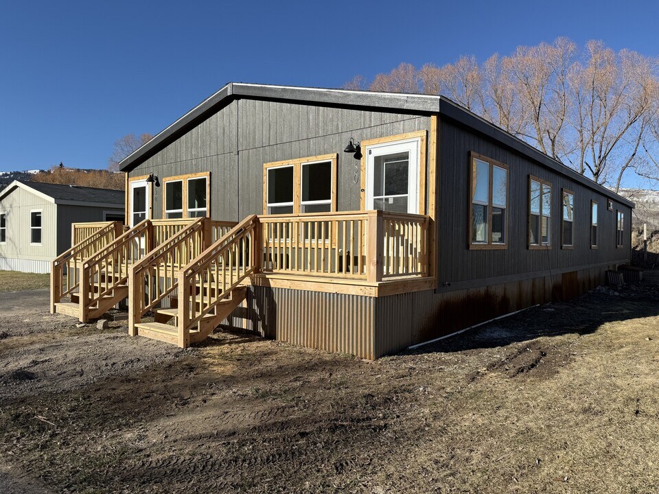 7250 US-89 in Jackson, WY - Building Photo