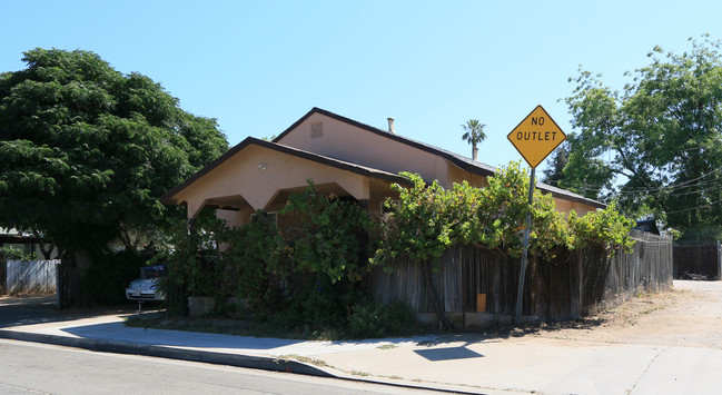 7376 N College Ave in Pinedale, CA - Building Photo - Building Photo