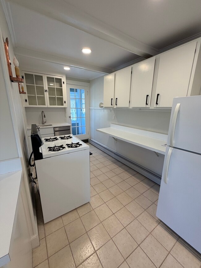 19 Irving St, Unit 3 in Winchester, MA - Building Photo - Building Photo