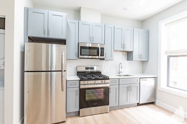 419 W Belden Ave, Unit 202 in Chicago, IL - Building Photo - Building Photo