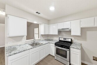 2204 Donahue Ln in Austin, TX - Building Photo - Building Photo