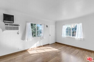 4537 College View Ave in Los Angeles, CA - Building Photo