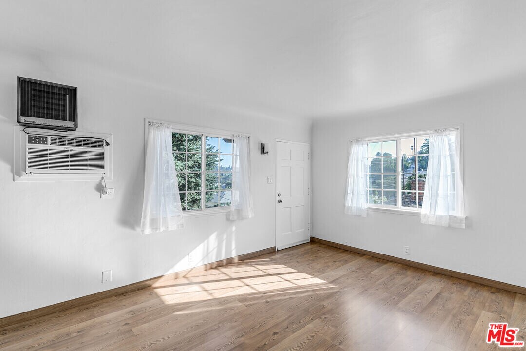 4537 College View Ave in Los Angeles, CA - Building Photo