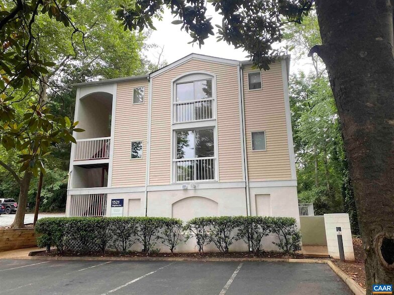 1521 Virginia Ave in Charlottesville, VA - Building Photo